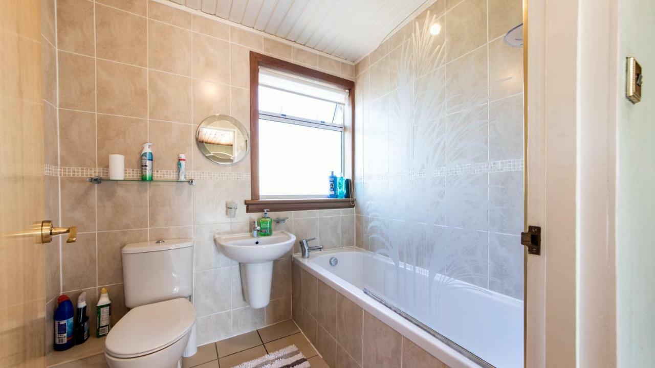 에든버러 3 Bed House W/Drive & Garden V/Fast Wifi Near Bioquarter 빌라 외부 사진