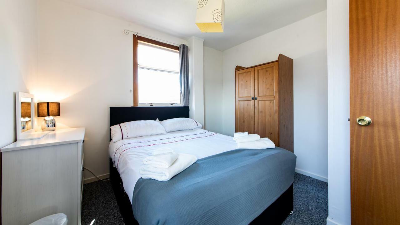 에든버러 3 Bed House W/Drive & Garden V/Fast Wifi Near Bioquarter 빌라 외부 사진
